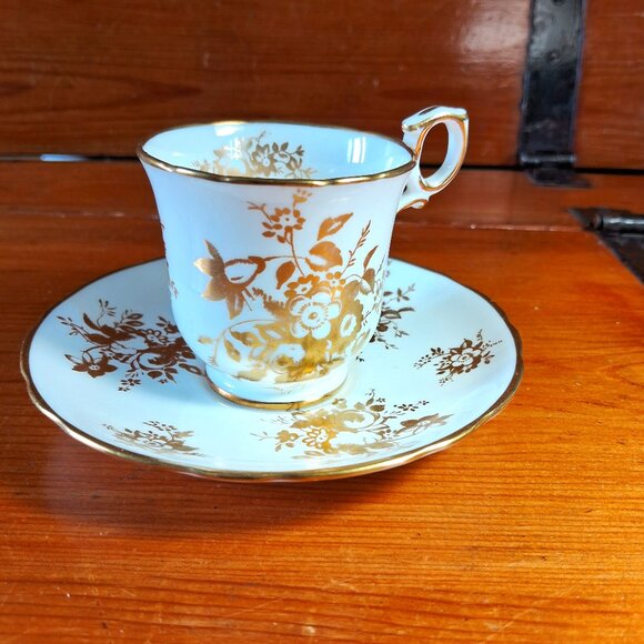 Vintage Hammersley & Co white teacup and saucer with gold flowers - Picture 1 of 8